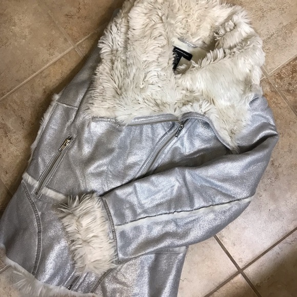 🧥INC Silver Fur Jacket - Picture 3 of 11